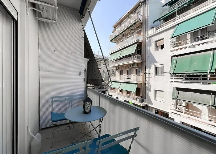 Urban Dreamscape Apt Near Acropolis